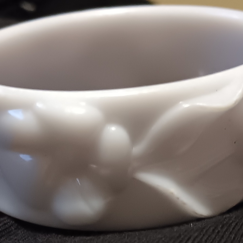 White milky VINTAGE Rose bracelet. Small